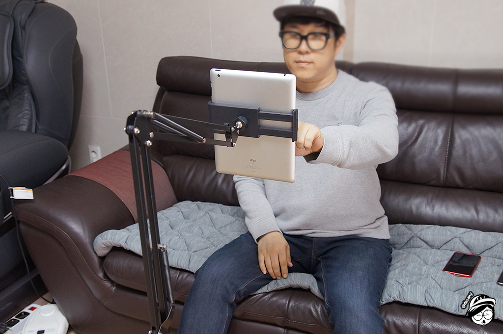 앉아서 누워서 편안한 자세로 스마트폰, 태블릿을 본다! 코끼리리빙 태블릿 스탠드형 거치대 - 에누리 쇼핑지식 리뷰