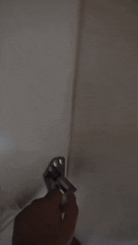 숨어서 주인을 기다렸던 새끼 고양이 | 인스티즈