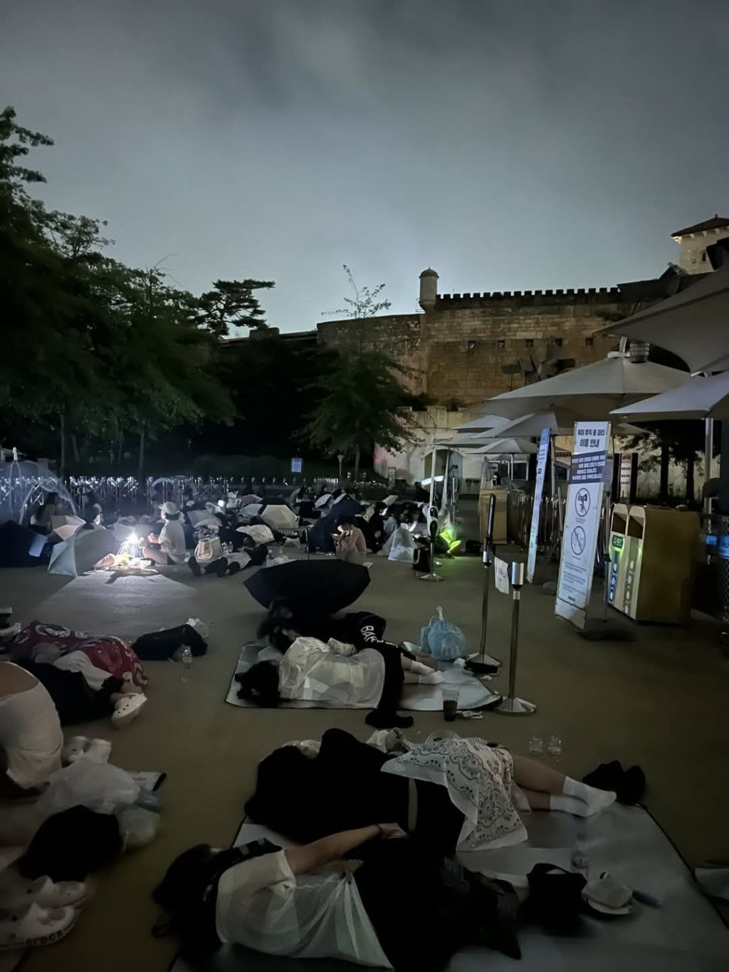 캐리비안베이 오픈런 대기하는 사람들 - 에누리 쇼핑지식 자유게시판