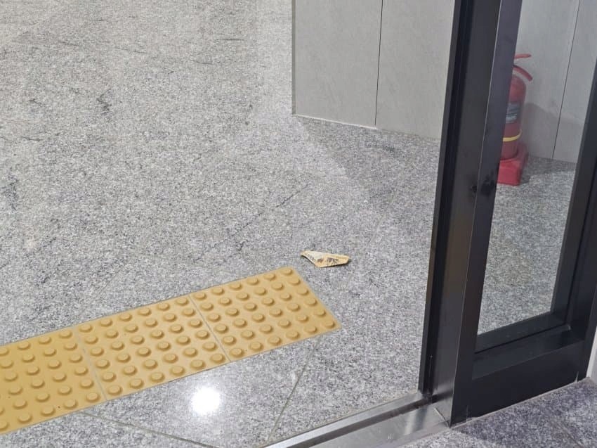 집 앞에 5만원이 있길래 주웠더니... | 인스티즈