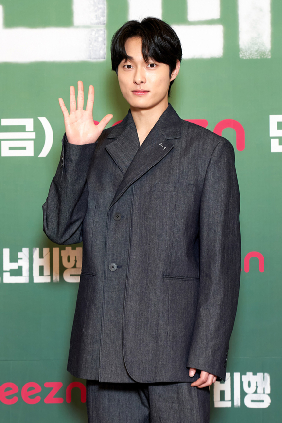 [포토]윤찬영, ''소년비행'으로 돌아왔어요' - 에누리 쇼핑지식 뉴스
