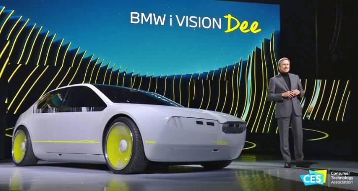 CES2023에서 차세대 콘셉트카 ‘BMW i 비전 디’를 소개하는 올리버 집스 BMW CEO. 출처=IT동아