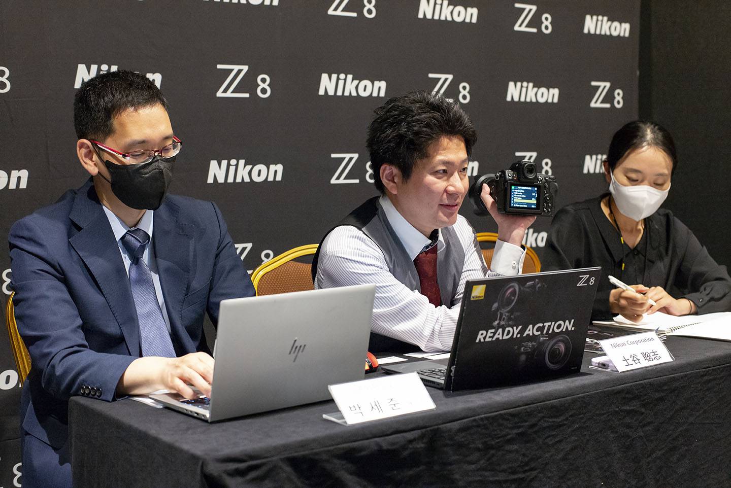 사토시 츠치야가 니콘 Z8의 픽처 컨트롤 모드를 소개하고 있다. 출처=IT동아