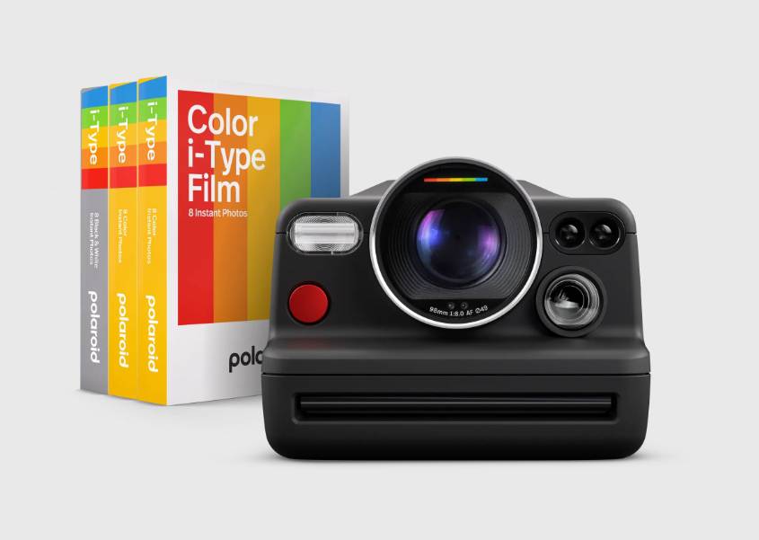폴라로이드 I-2와 i 타입 필름 / 출처=폴라로이드