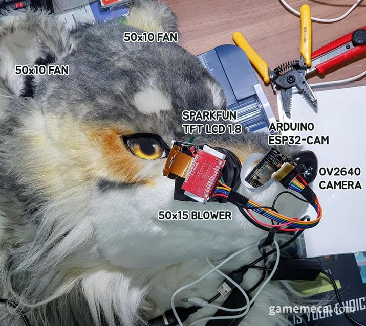 이외에도 안전을 위해 다양한 전자기기를 수트 내부에 추가하기도 한다 (사진제공: 펀즈이누)