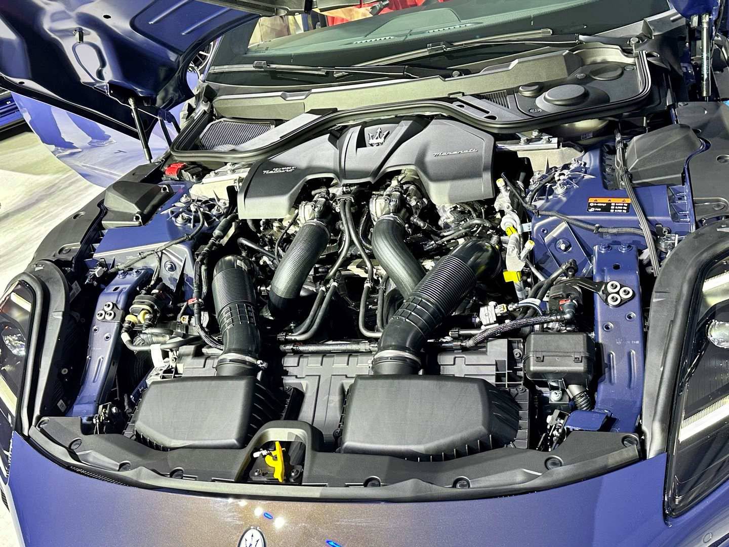 뉴 그란카브리오에 탑재한 V6 3.0L 네튜노 트윈 터보 엔진 / 출처=IT동아