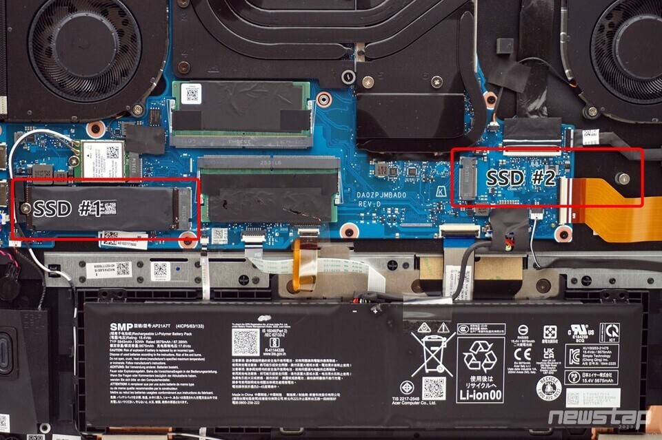 여분의 슬롯이 있어 저장공간을 쉽게 늘릴 수 있다.